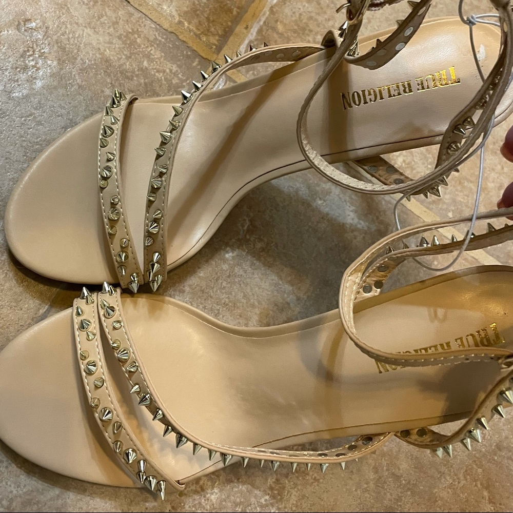 Brand new True Religion nude strappy stilettos w/spikes size 9 1/2